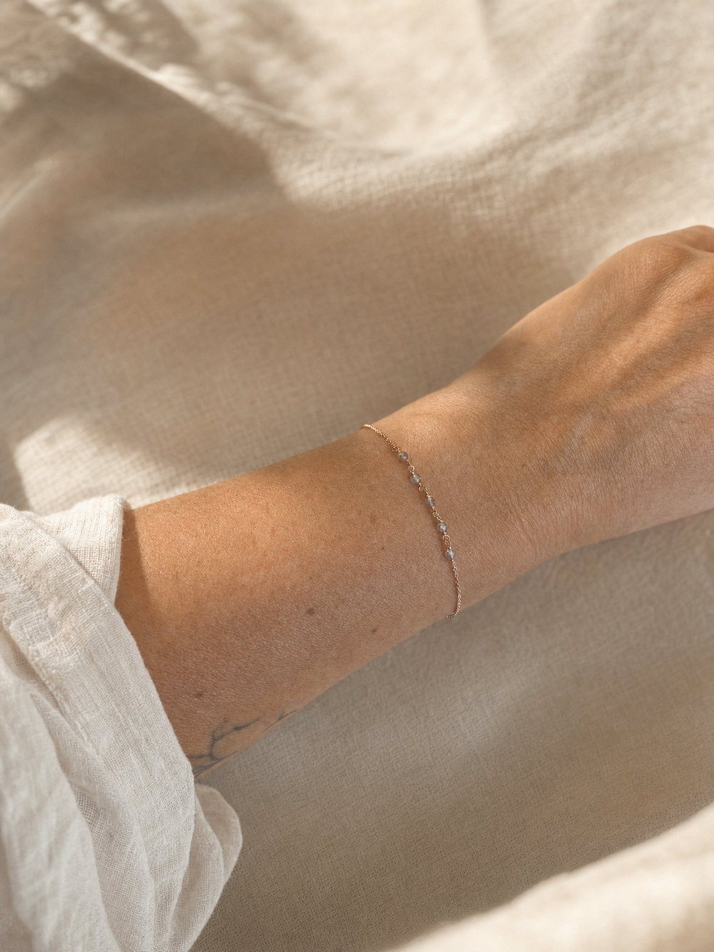 Armband "Mia" Labradorit rosévergoldet – Detailansicht