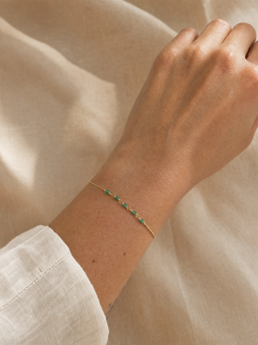 Armband "Mia" grüner Onyx vergoldet – Detailansicht