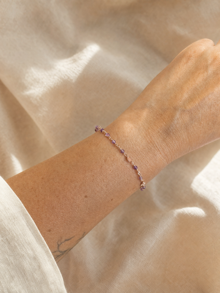 Armband „Marbella“ mit Amethyst – Tragebild