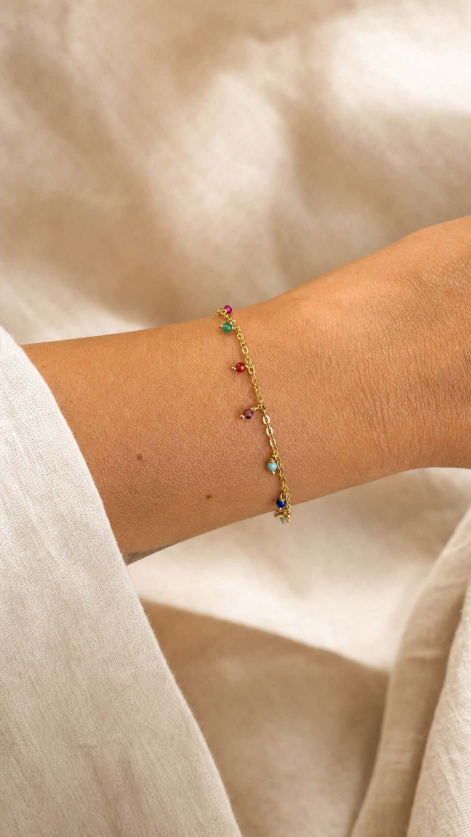 Armband "Goccia" mit buntem Edelstein-Mix, vergoldetes Sterling Silber – Detailansicht