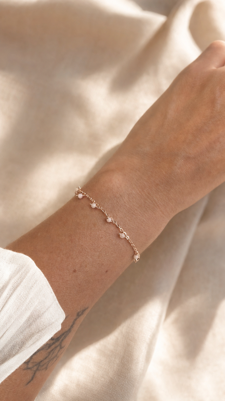 Armband "Goccia" mit pinkem Opal, rosévergoldetes Sterling Silber – Detailansicht
