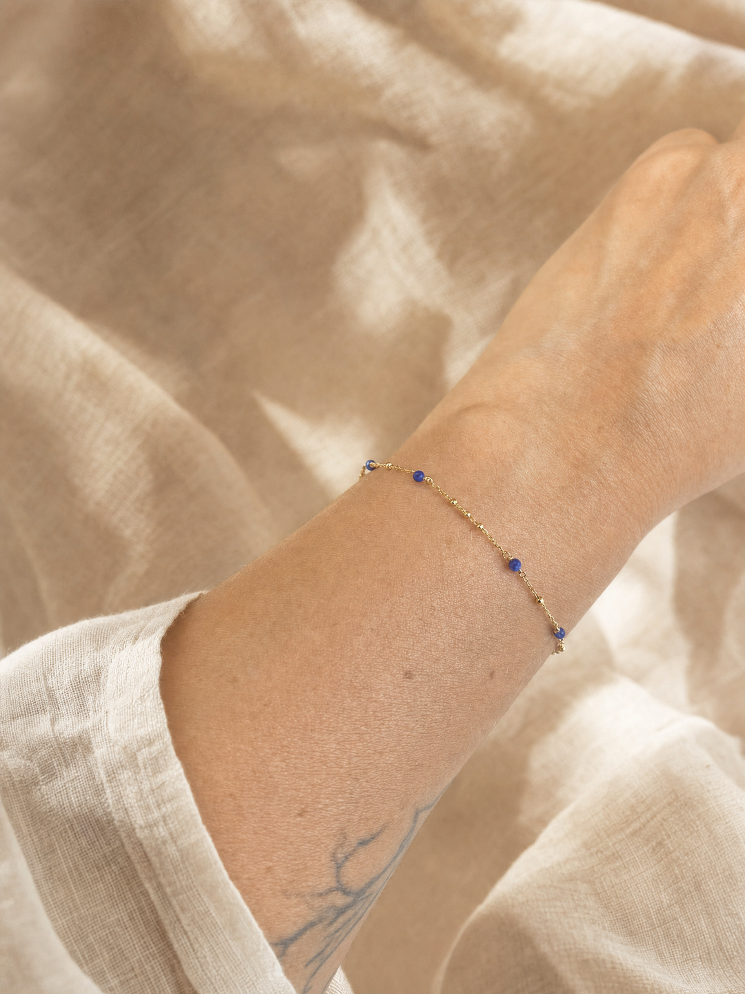 Armband "Sorrento" Lapislazuli vergoldet – Detailansicht