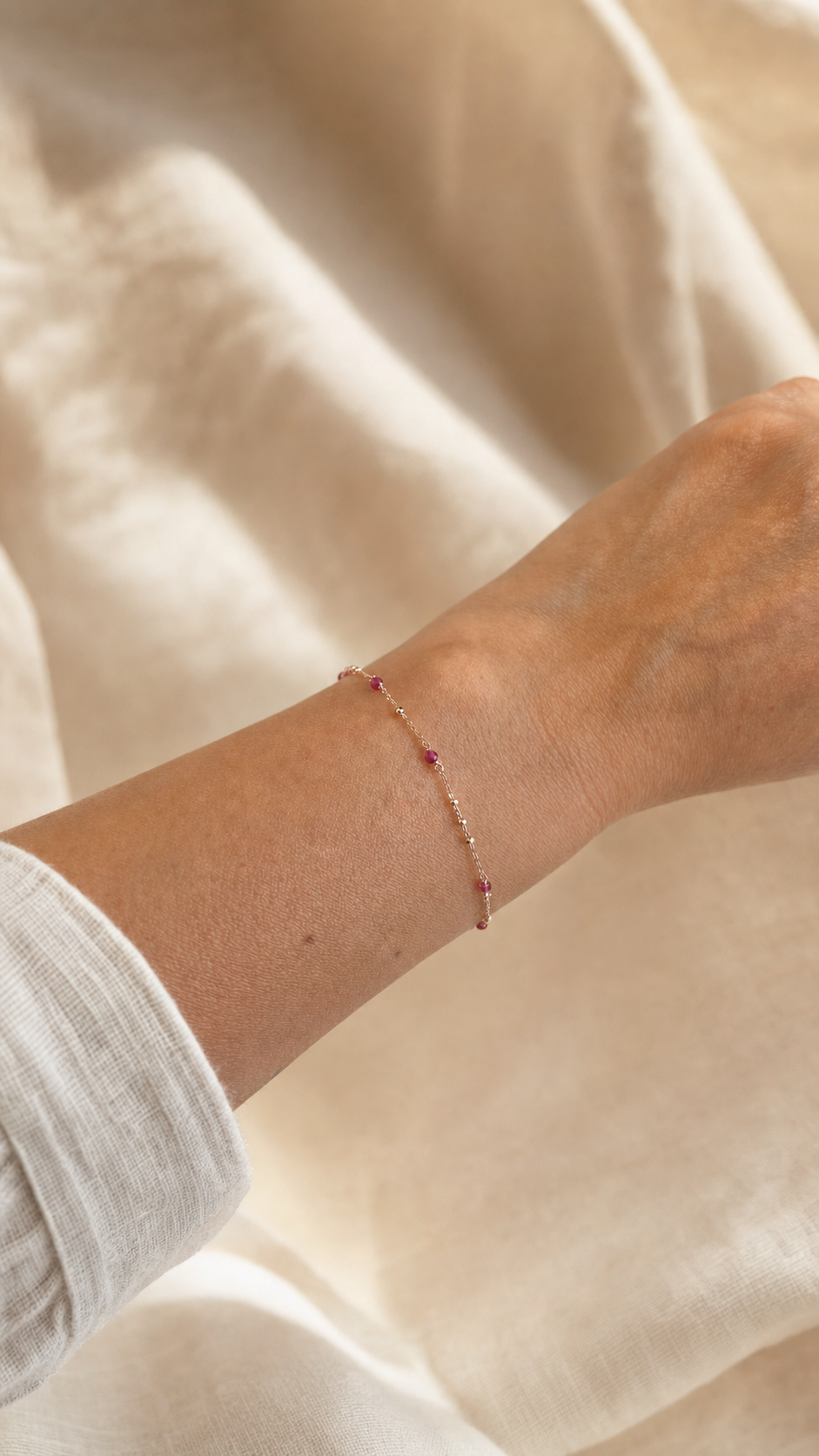 Armband "Sorrento" Rubin rosévergoldet – Detailansicht