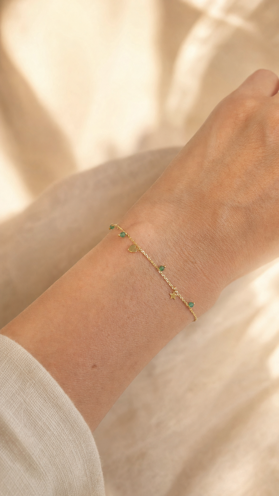 Armband "Cuore" mit grünem Onyx, vergoldetes Sterling Silber – Detailansicht