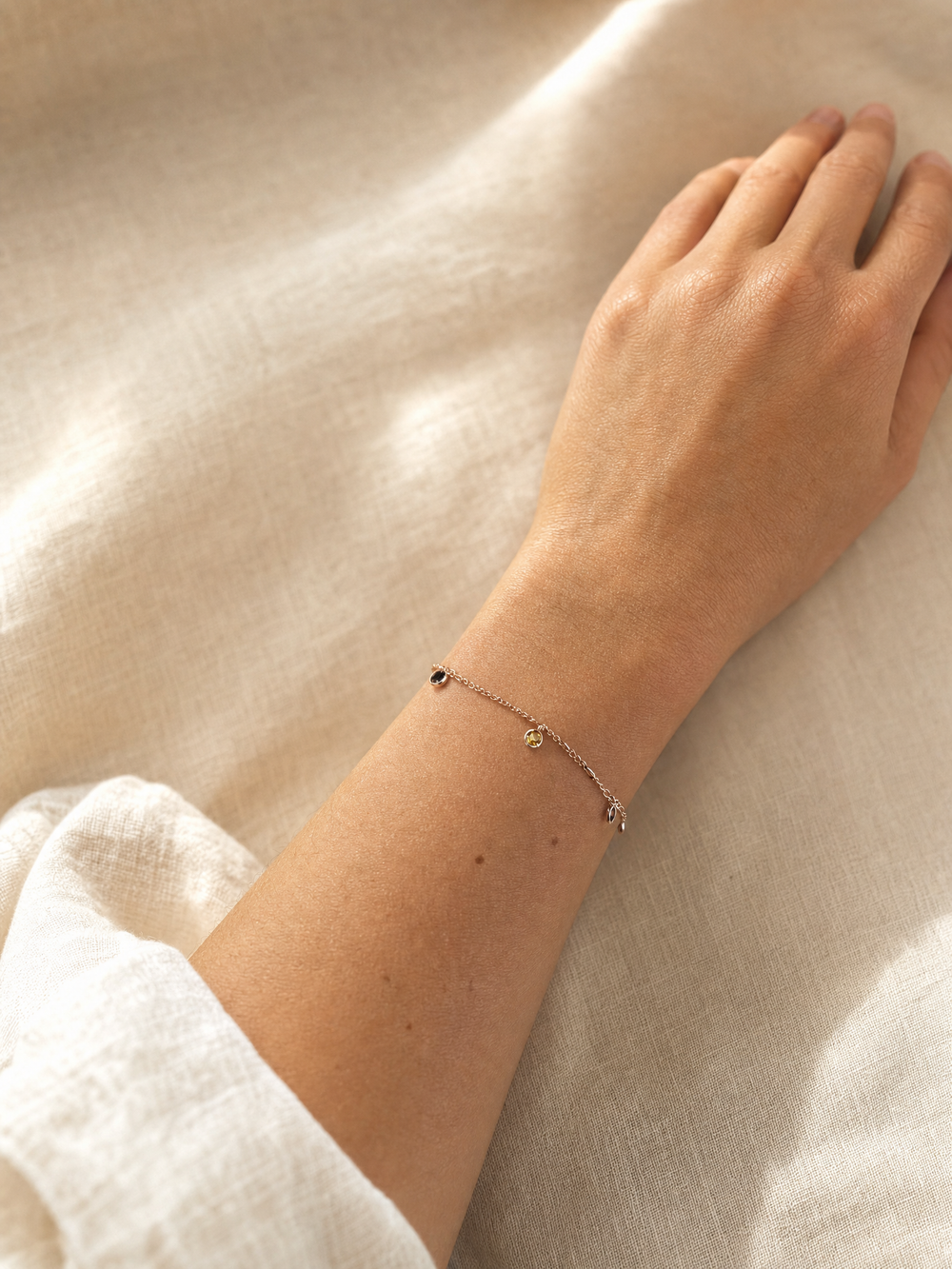 Armband „Marisol“ mit buntem Edelstein-Mix – Detailansicht