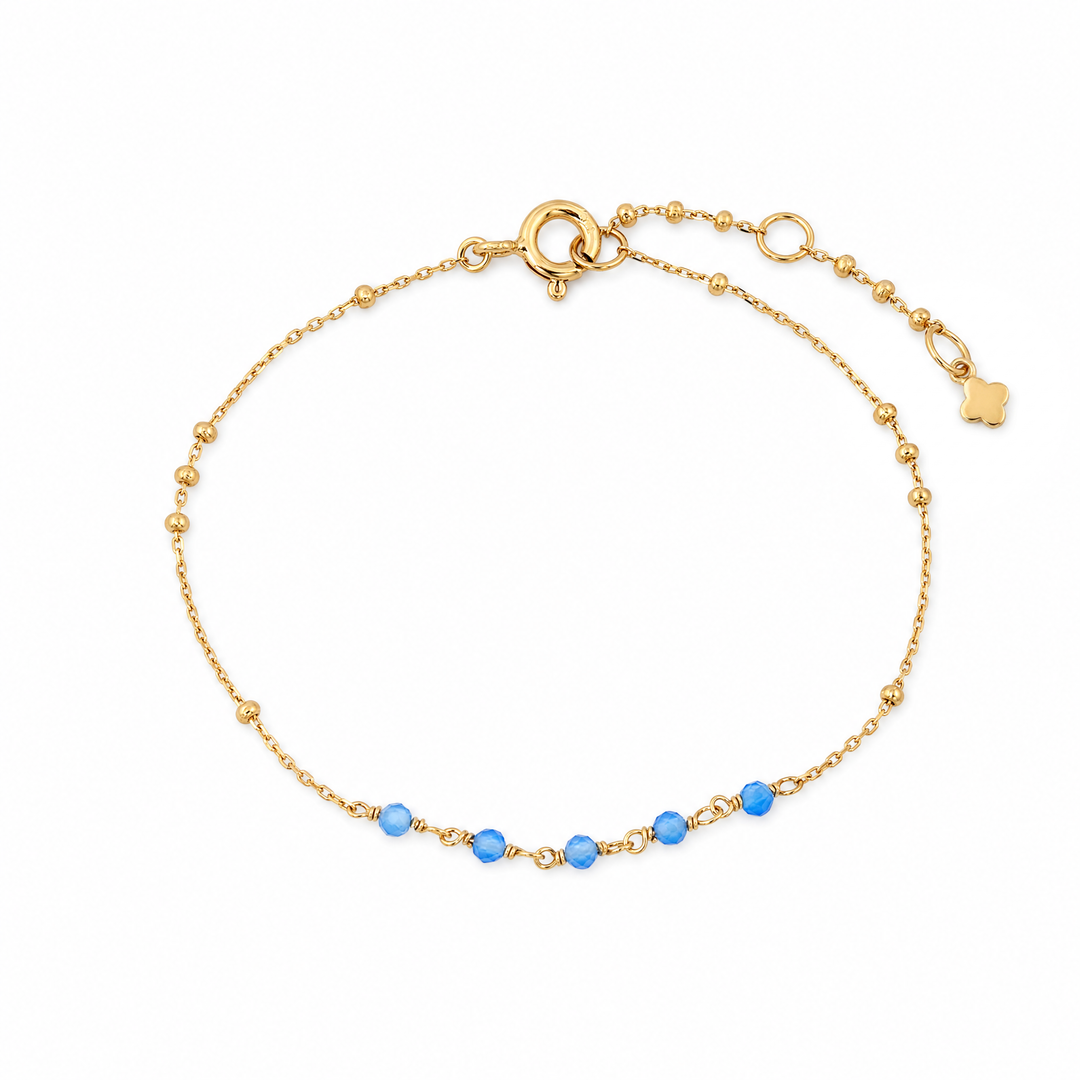 Armband "Siena" mit blauen facettierten Chalcedon-Perlen an vergoldeter Kugelkette