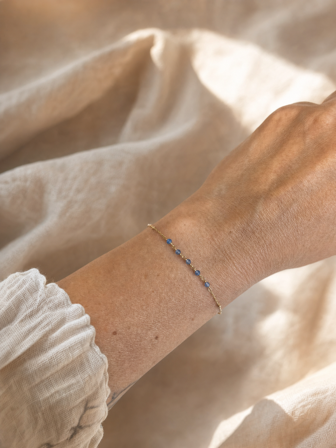Armband "Siena" blauer Chalcedon vergoldet – Detailansicht