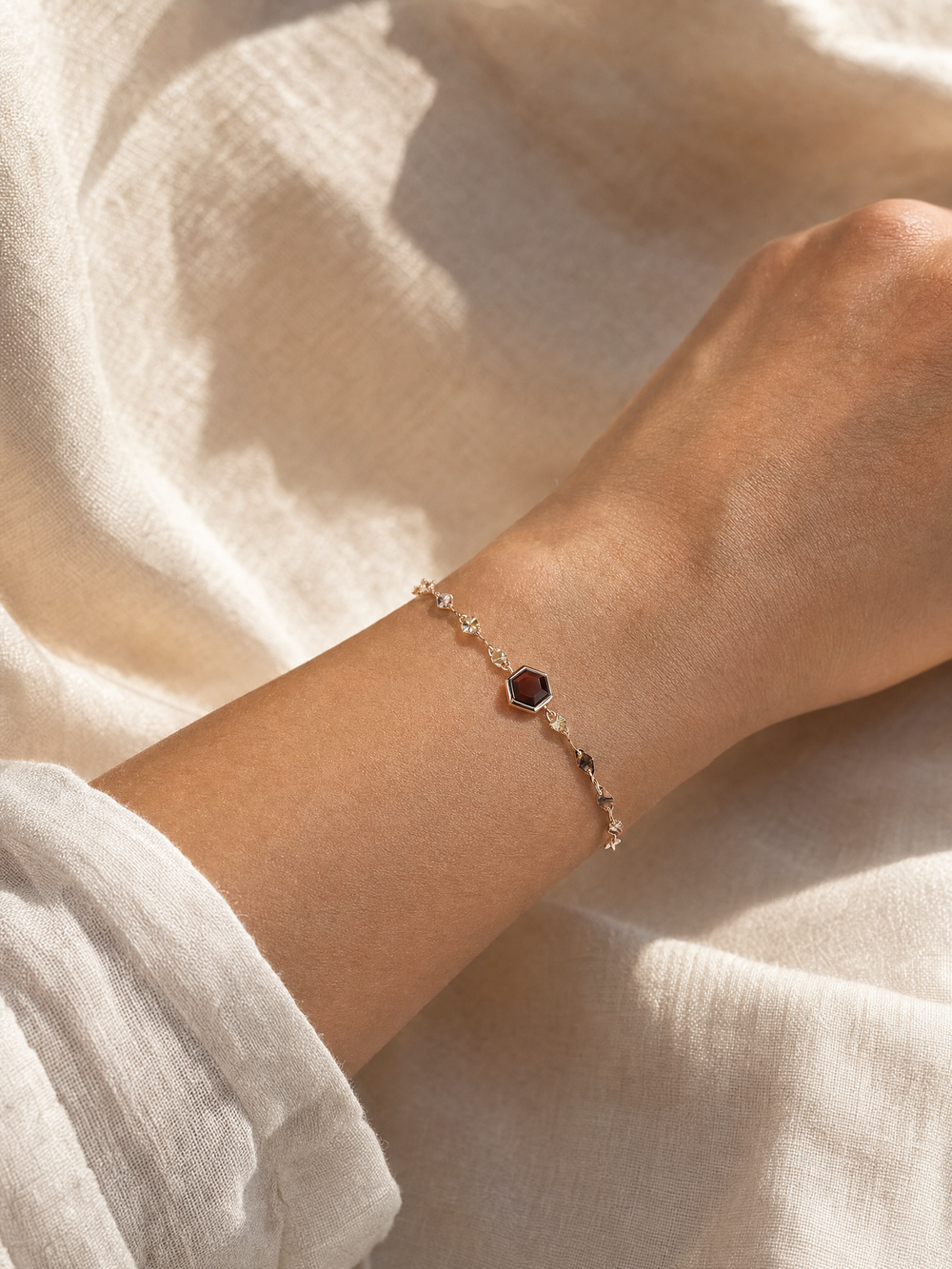 Armband „Firenze“ mit Granat – Detailansicht