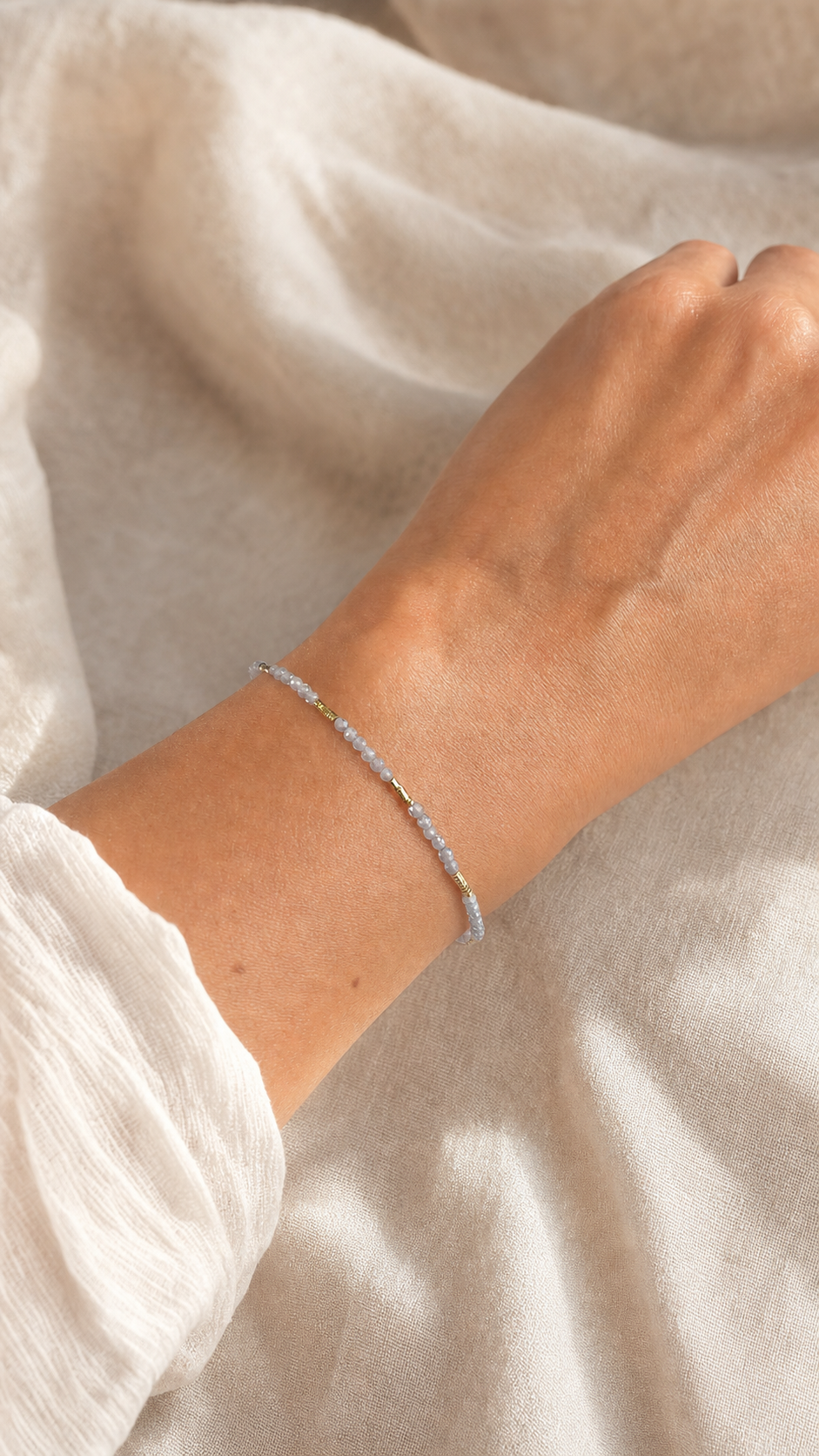 Armband "Marea" blaue Zirkonia vergoldet – Detailansicht