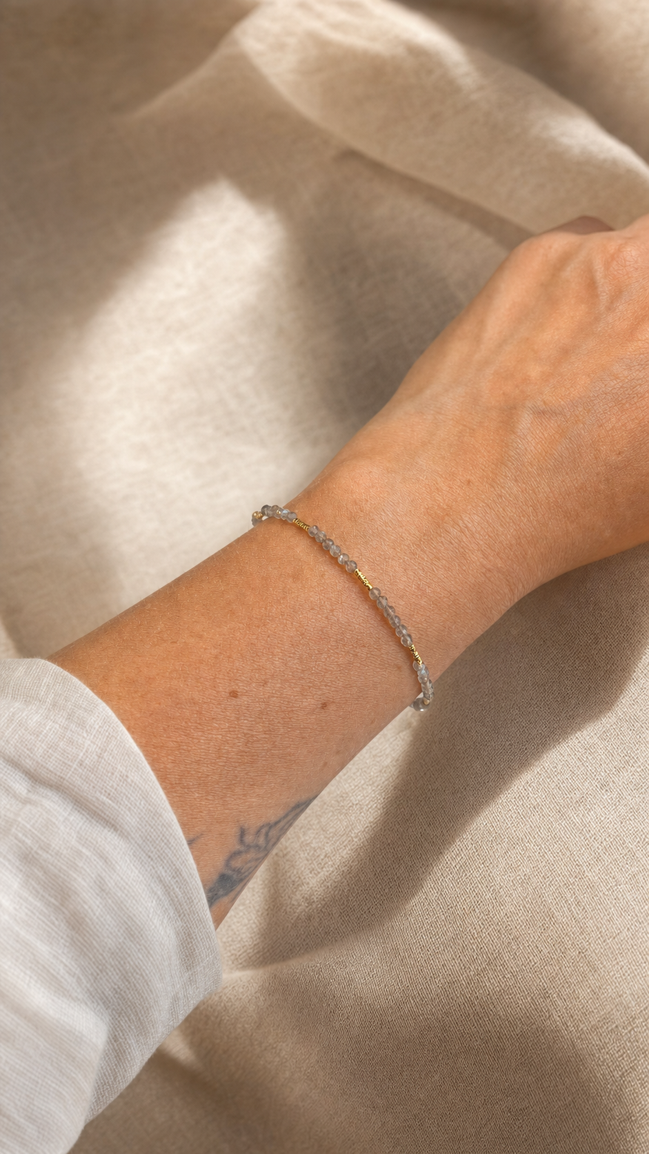 Armband "Marea" Labradorit vergoldet – Detailansicht