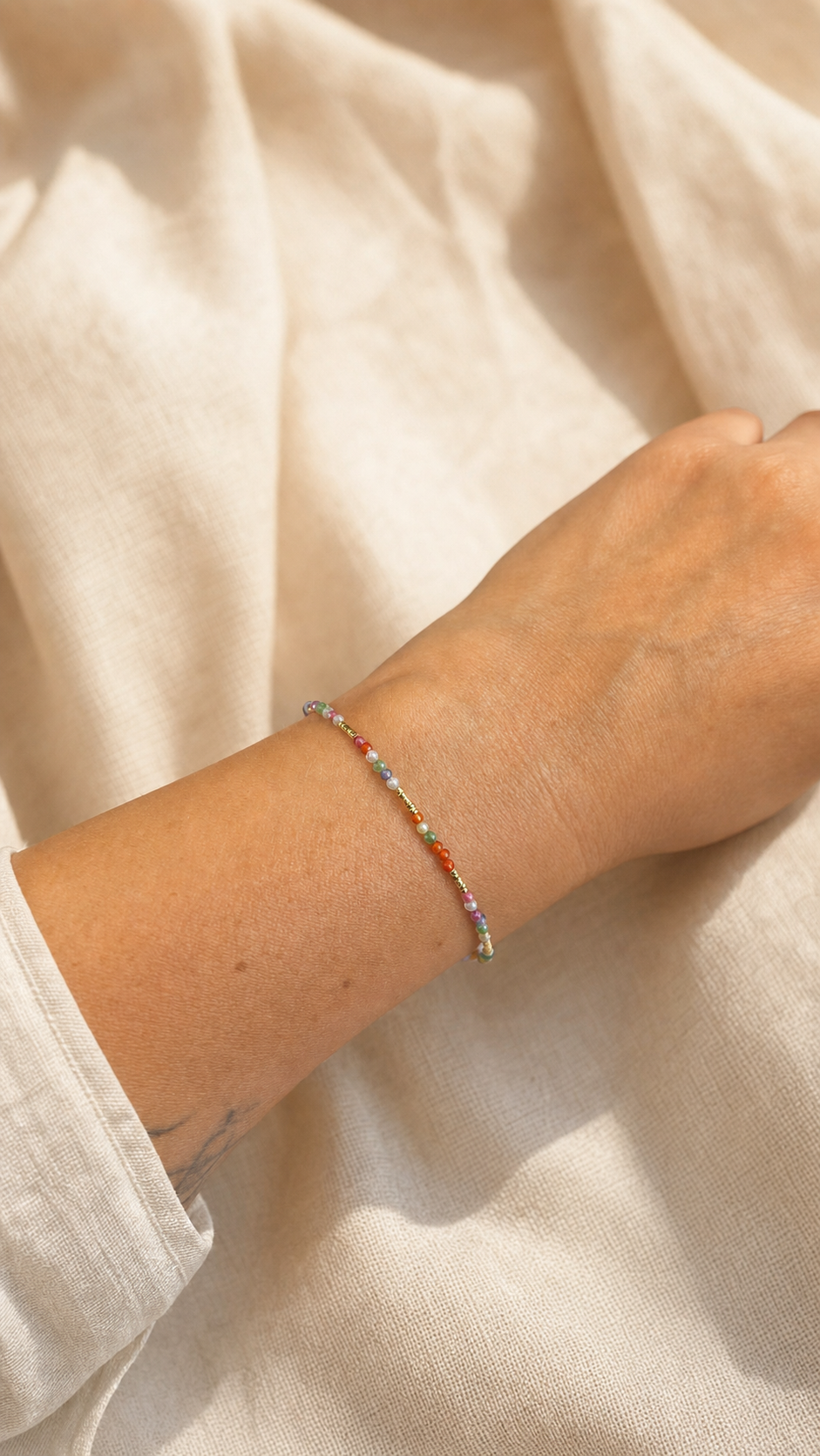 Armband "Marea" bunte Steine vergoldet – Detailansicht