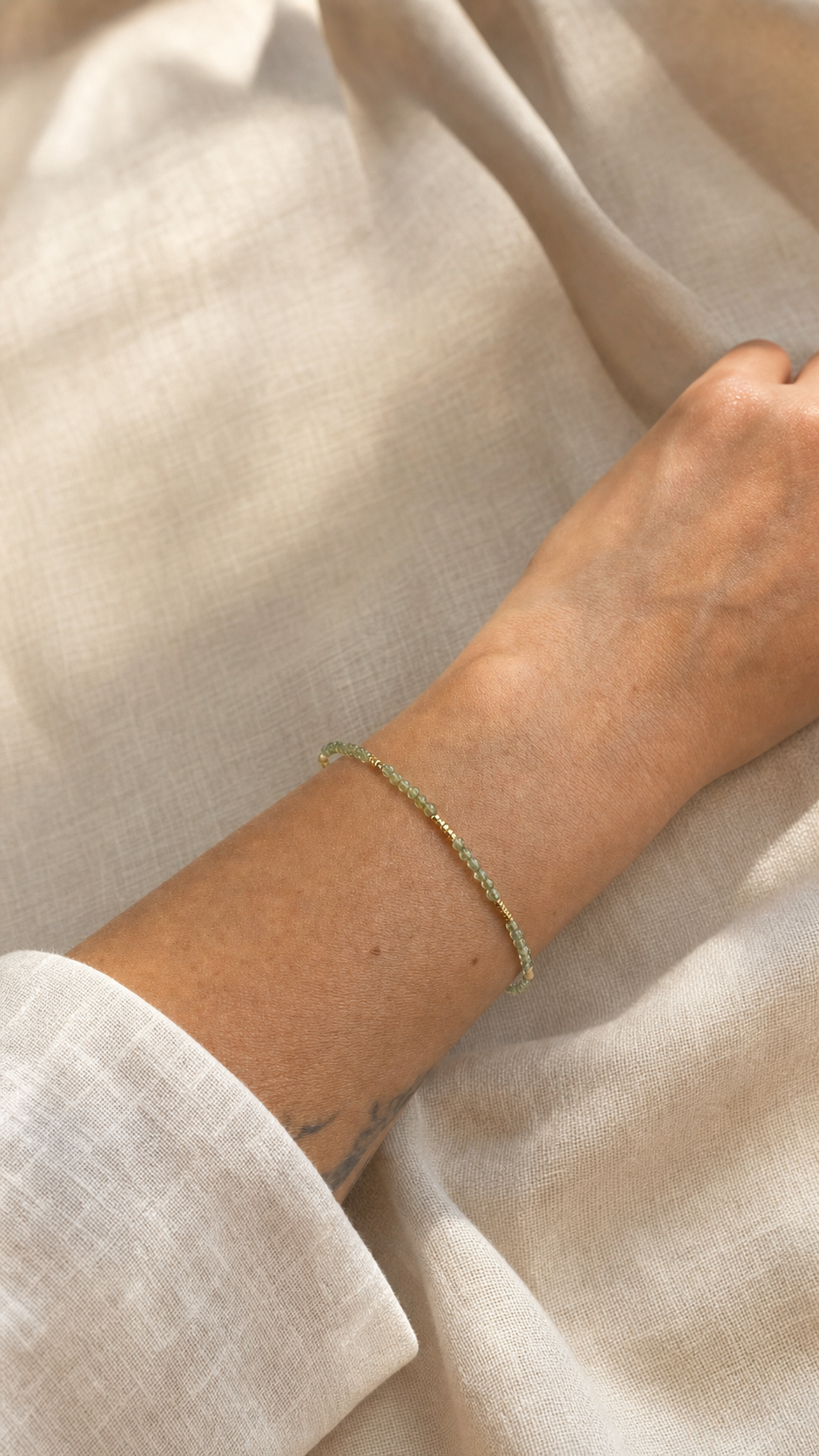 Armband "Marea" Peridot vergoldet – Detailansicht