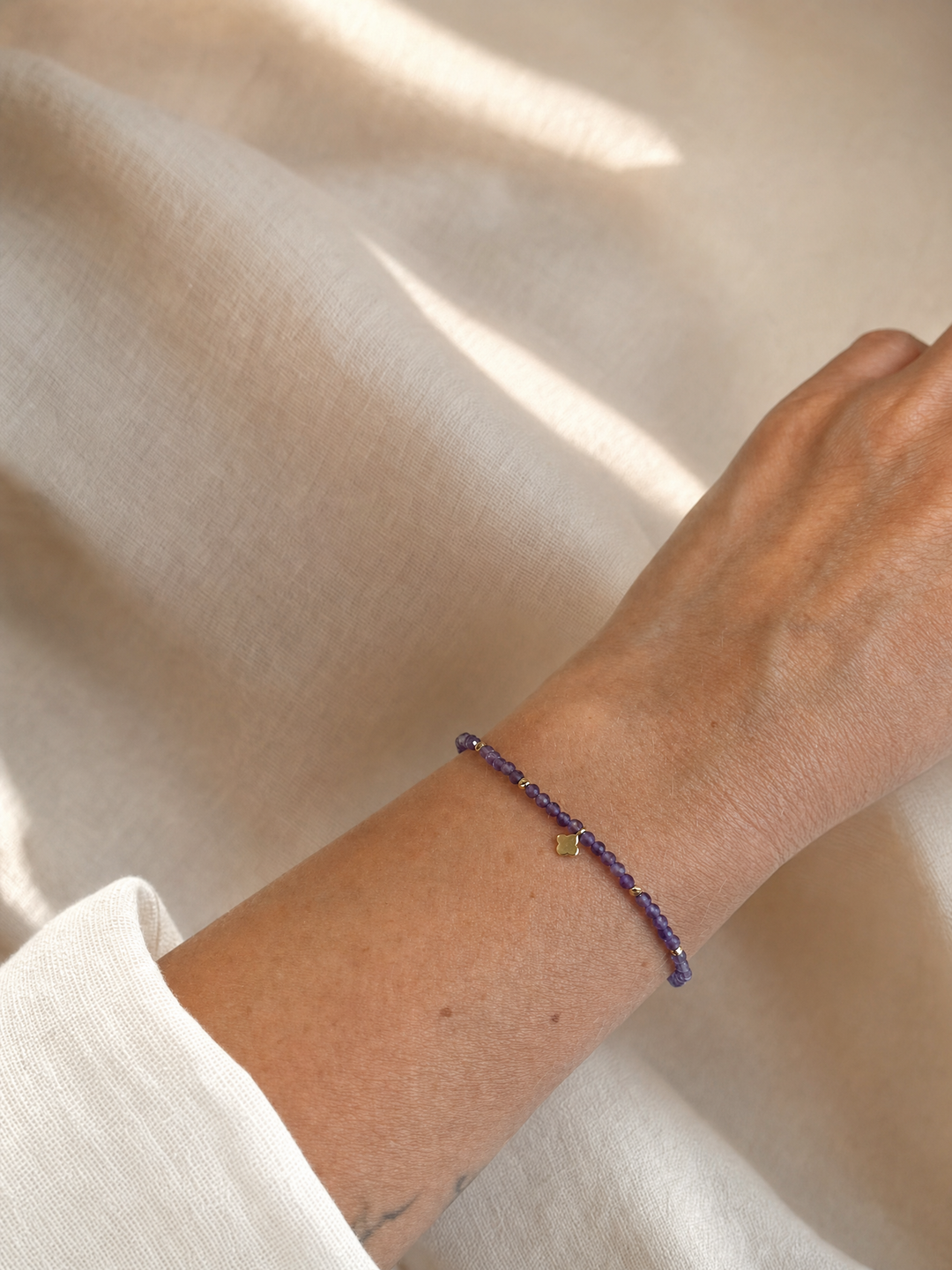 Armband "Fortuna" mit Amethyst, Sterling Silber 925 vergoldet – Detailansicht