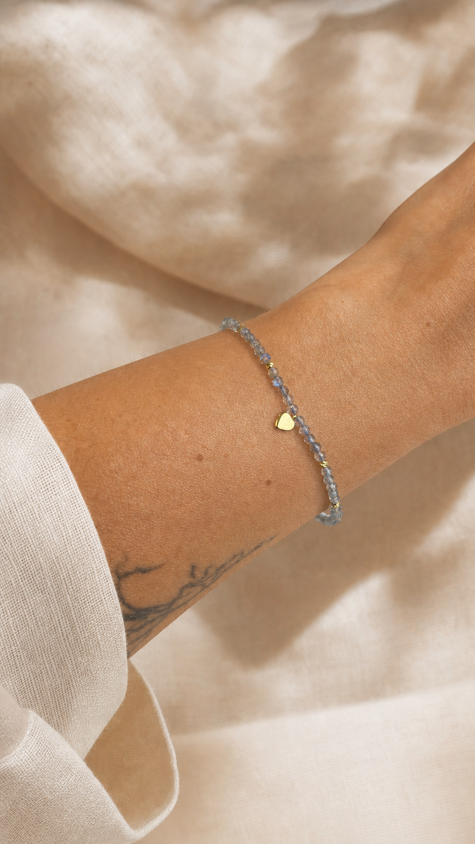 Armband "Amoretta" mit Labradorit, Sterling Silber 925 vergoldet – Detailansicht