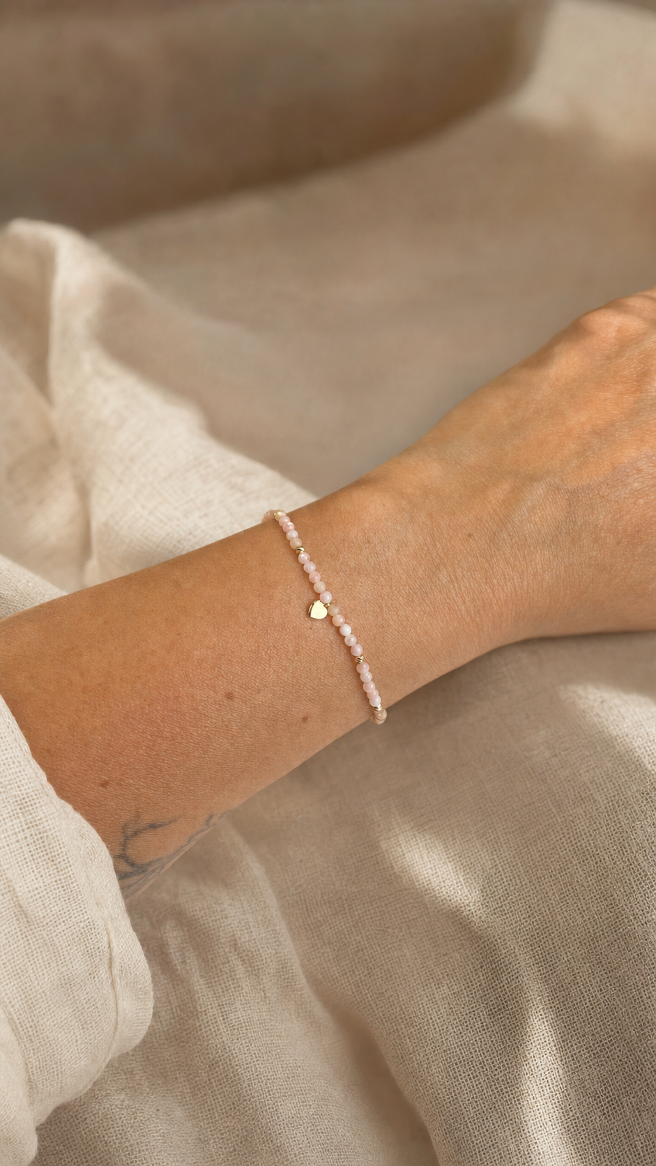 Armband "Amoretta" mit pinkem Opal, Sterling Silber 925 vergoldet – Detailansicht