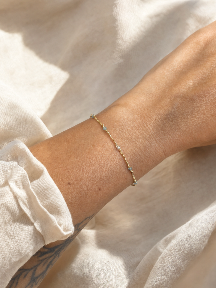 Armband "Alba" Aquamarin vergoldet – Detailansicht