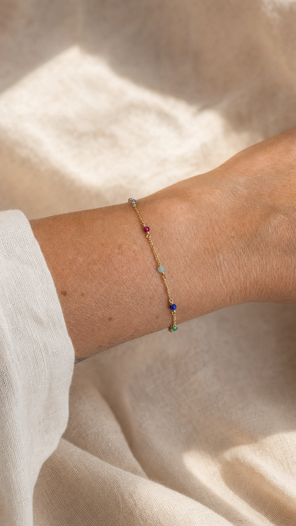 Armband "Alba" bunter Steinmix vergoldet – Detailansicht