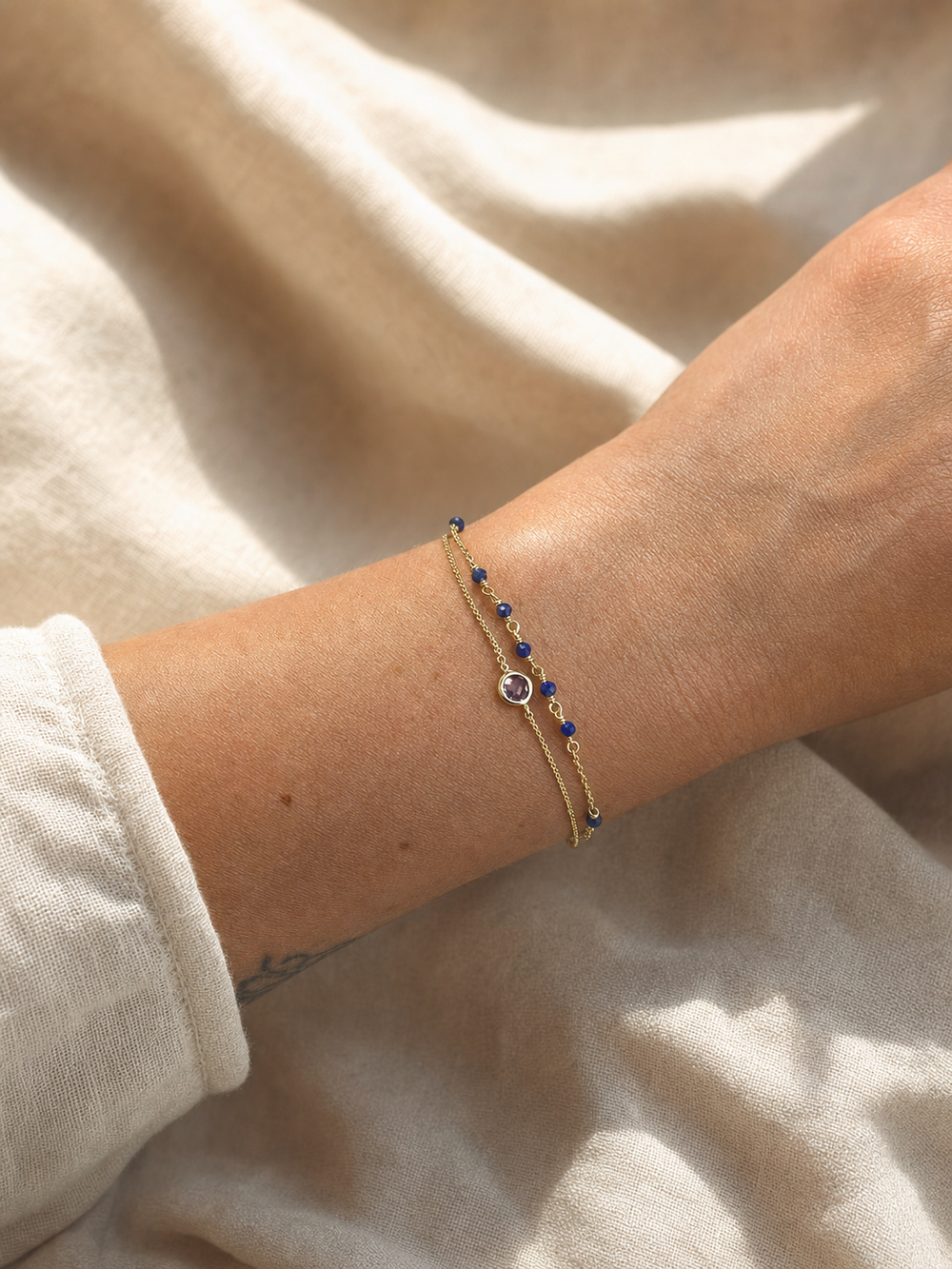 Armband „Duetto“ mit Amethyst und Lapislazuli – Detailansicht