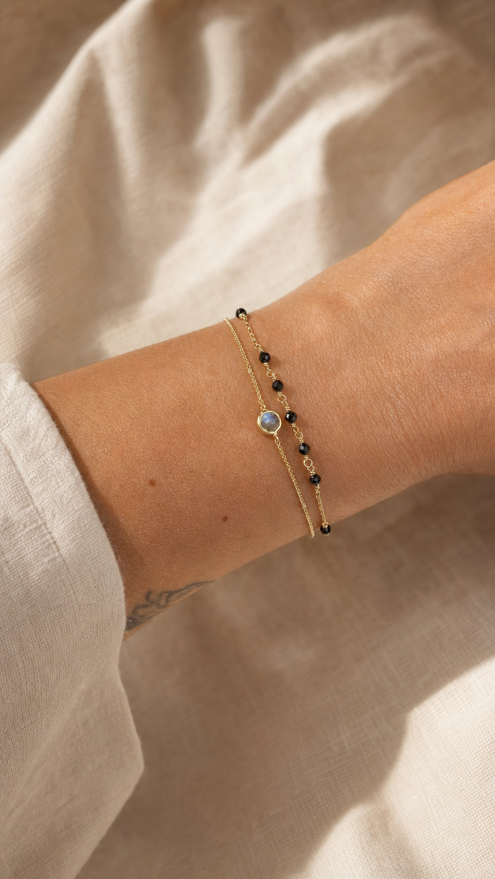 Armband „Duetto“ mit Labradorit und schwarzem Spinell – Detailansicht