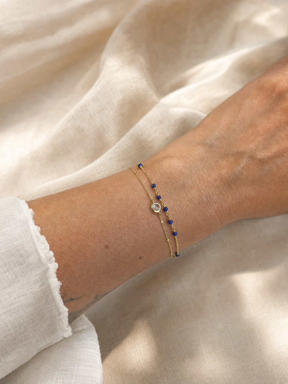 Armband „Duetto“ mit himmelblauem Topas und Lapislazuli – Detailansicht
