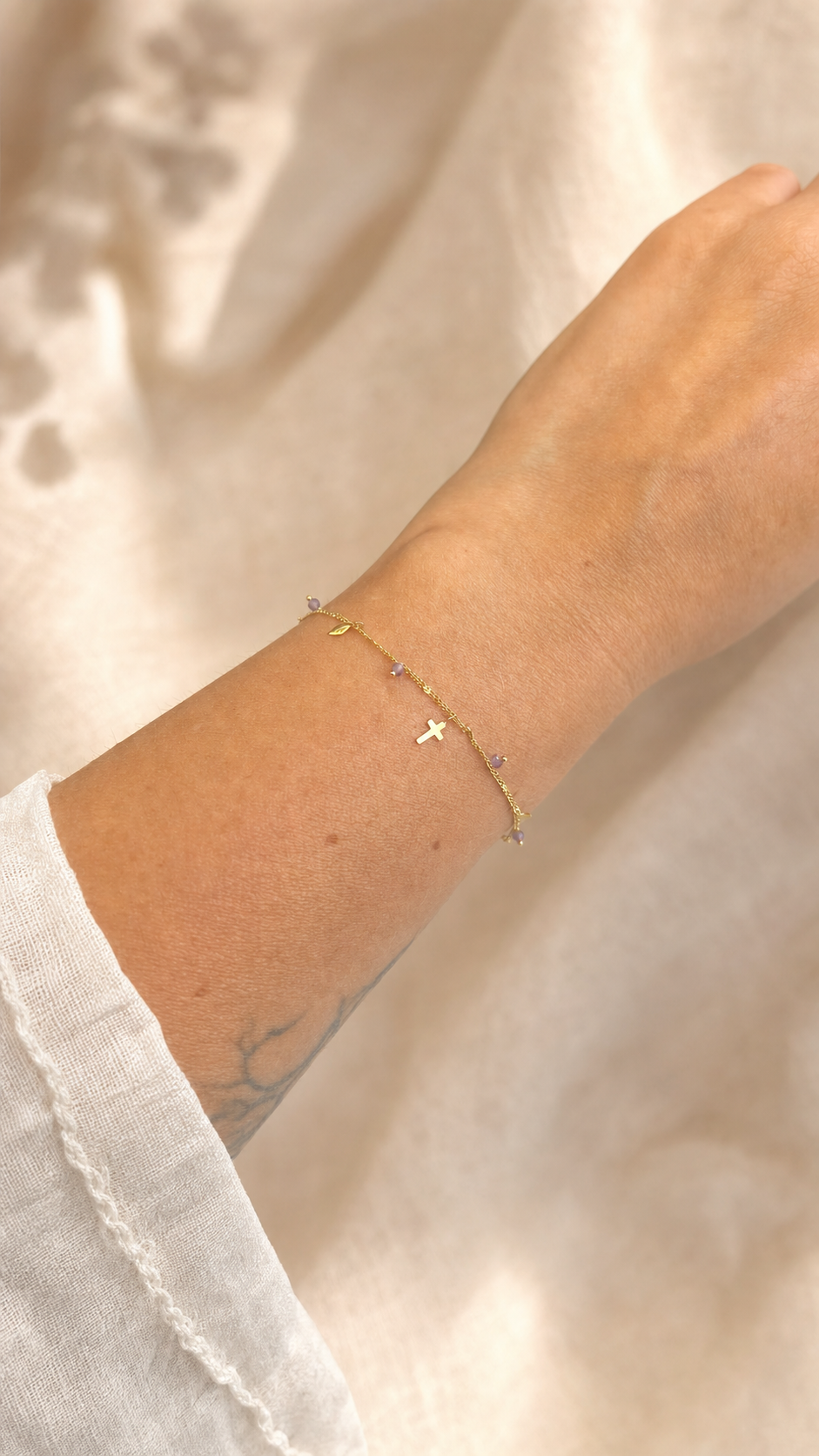 Armband "Milagro" mit Amethyst, vergoldetes Sterling Silber – Detailansicht