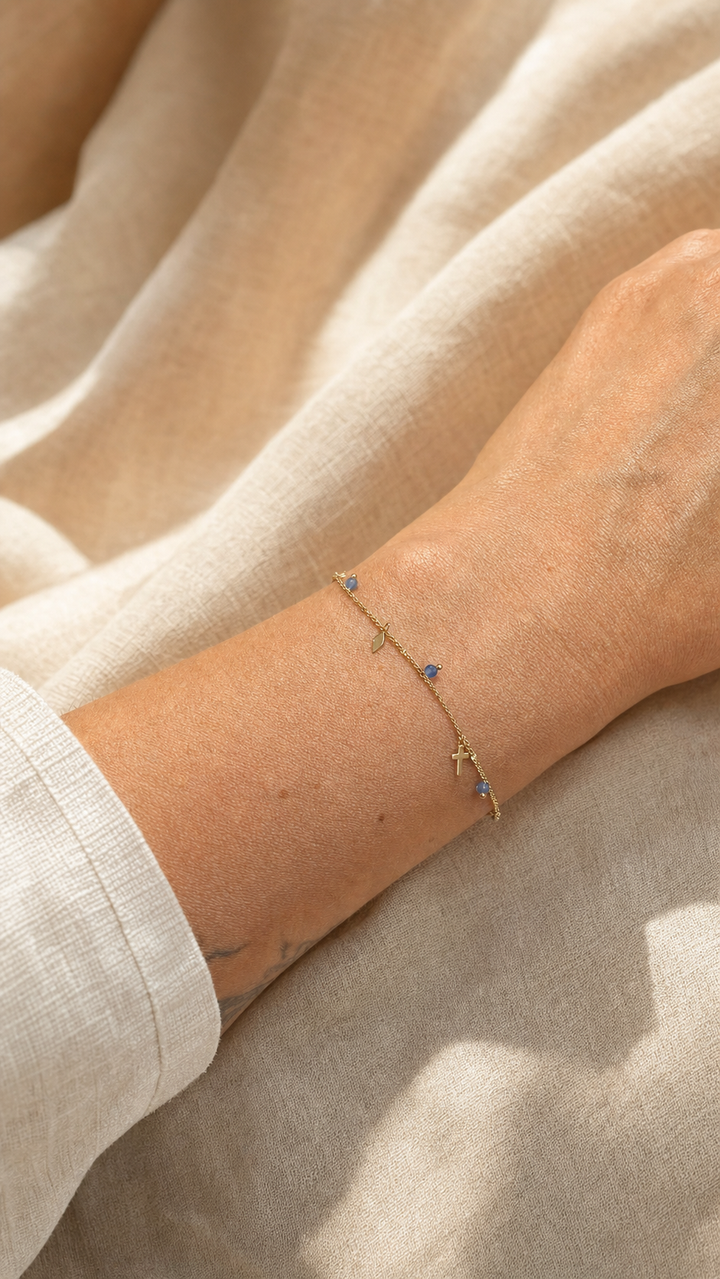 Armband "Milagro" mit blauem Chalcedon, vergoldetes Sterling Silber – Detailansicht