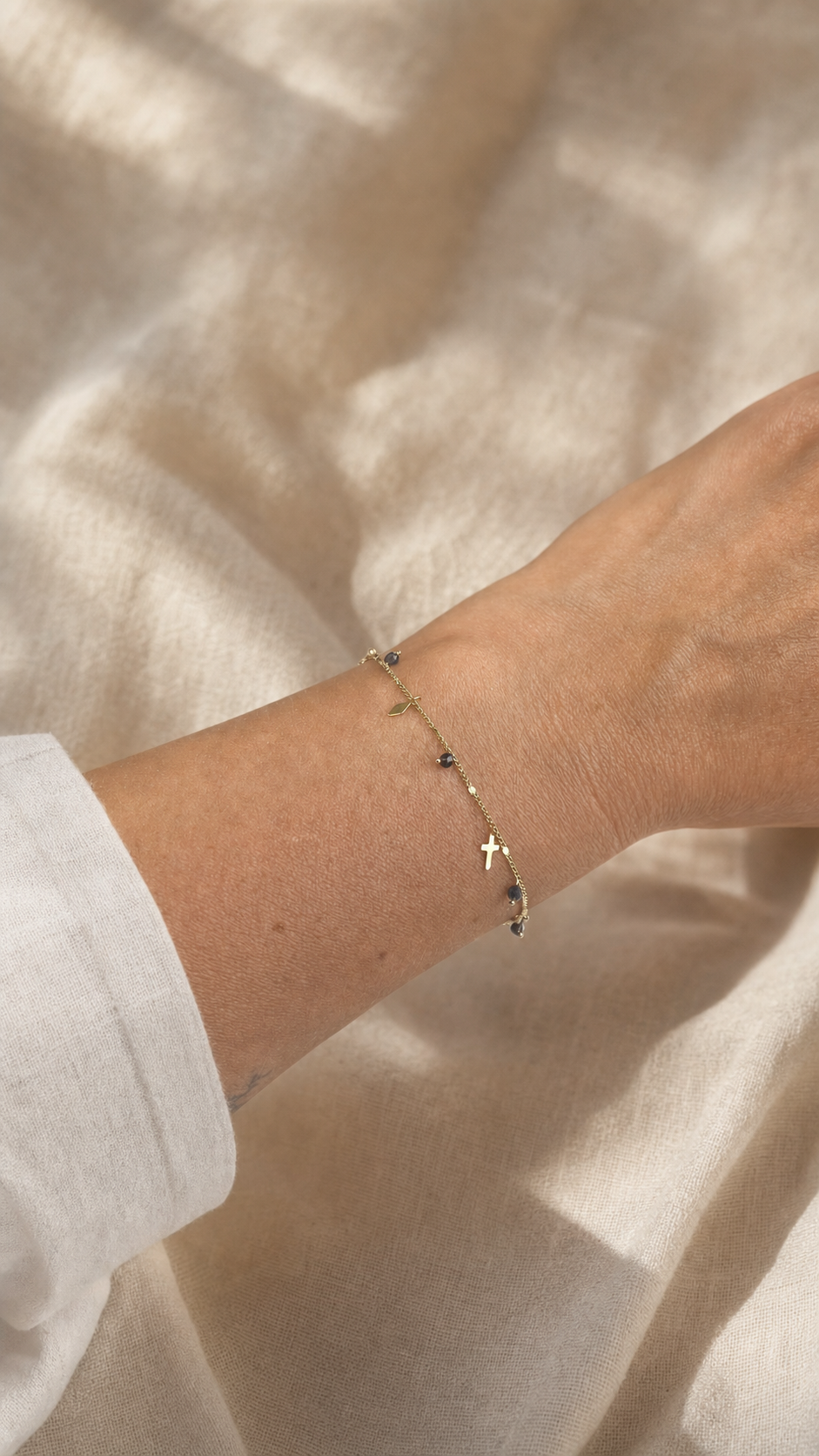 Armband "Milagro" mit schwarzem Spinell, vergoldetes Sterling Silber – Detailansicht