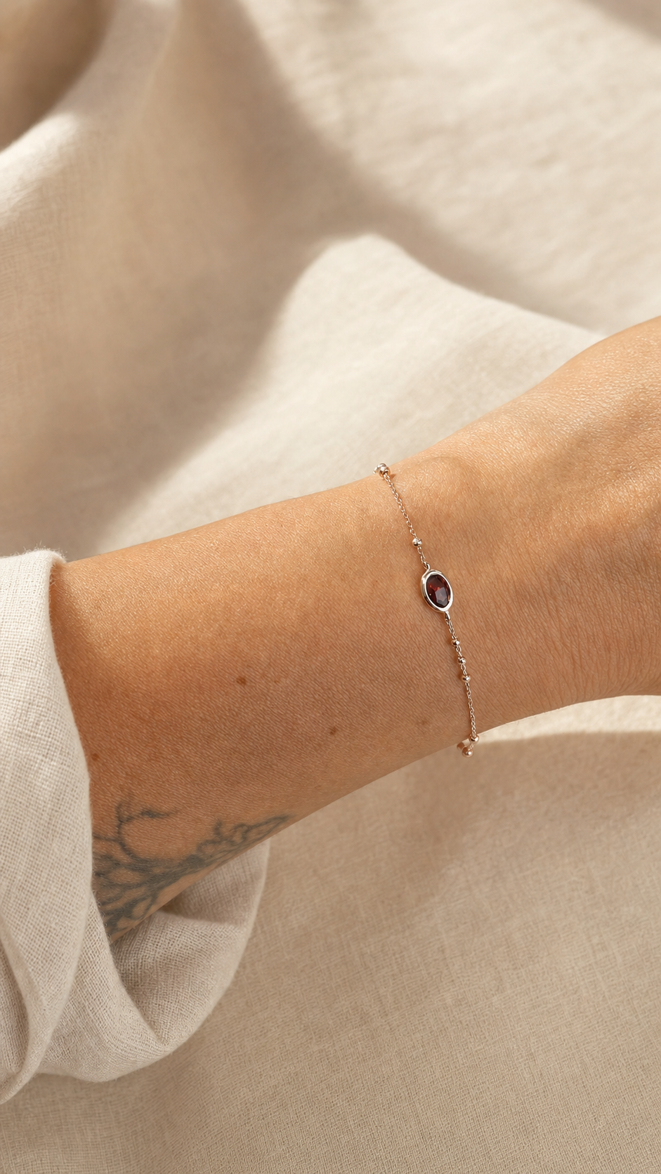 Armband "Tesoro" mit Granat, rosévergoldetes Sterling Silber – Detailansicht