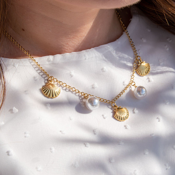 Necklace "Pearl of the shell"